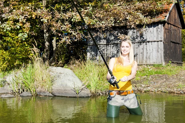 Donna di pesca — Foto Stock