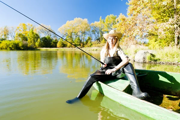 Donna di pesca — Foto Stock