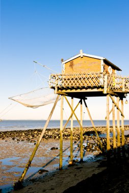 Balık evi ile bir balıkçı net, gironde bölümü, aquitaine,