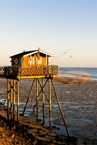 Fischerhaus mit Fischernetz, Gironde-Abteilung, Aquitanien, — Stockfoto
