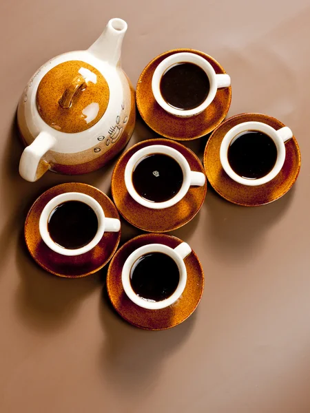 Stillleben von Kaffeetassen und Kaffeekannen — Stockfoto