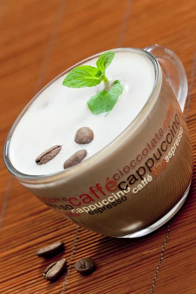 Ainda vida de copo cappuccino — Fotografia de Stock