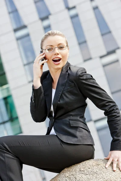 Portrait of telephoning young businesswoman — Stock Photo, Image