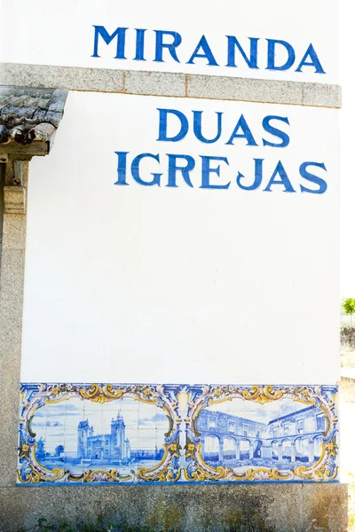 Dlaždice (azulejos) v železniční stanici Duas Igrejas, Portugalsko — Stock fotografie