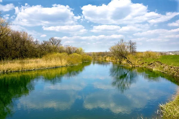 Spring day on river — Stock Photo, Image