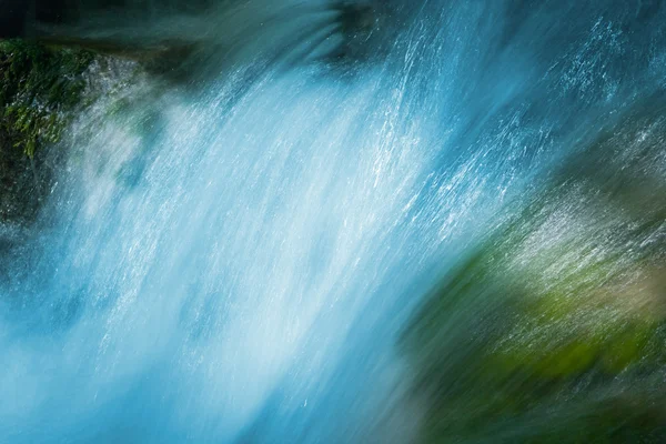 Acqua del torrente di montagna — Foto Stock