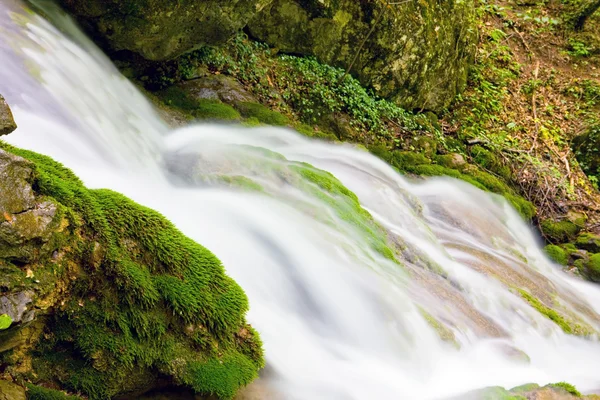 Вода водопада — стоковое фото