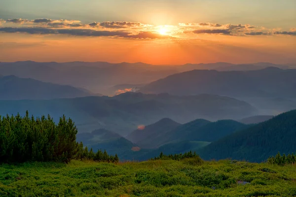 Západ slunce v horách — Stock fotografie