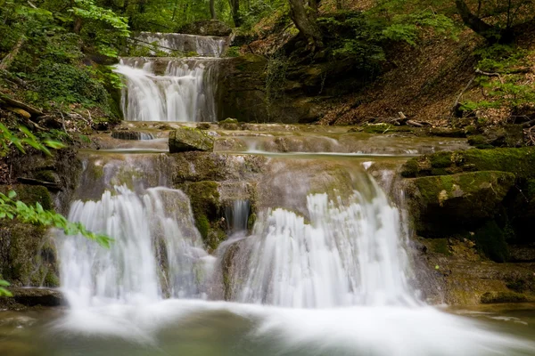 Güzel cascade dağ Nehri — Stok fotoğraf