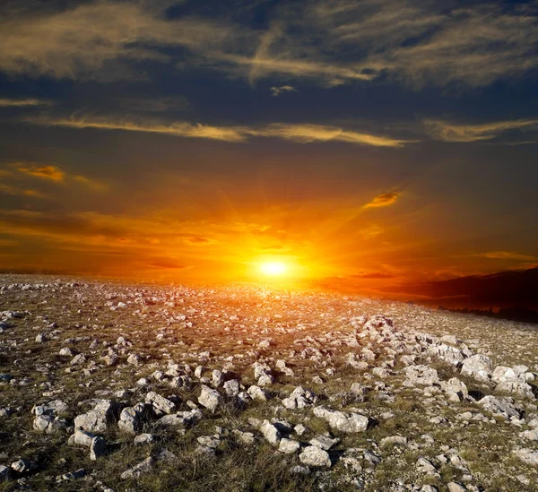 Захід сонця в кам'яній пустелі — стокове фото