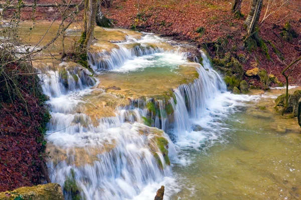 Cachoeira no rio da montanha — Fotografia de Stock