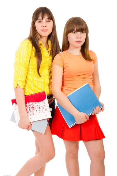 Twee schoolmeisjes tieners met-laptops — Stockfoto