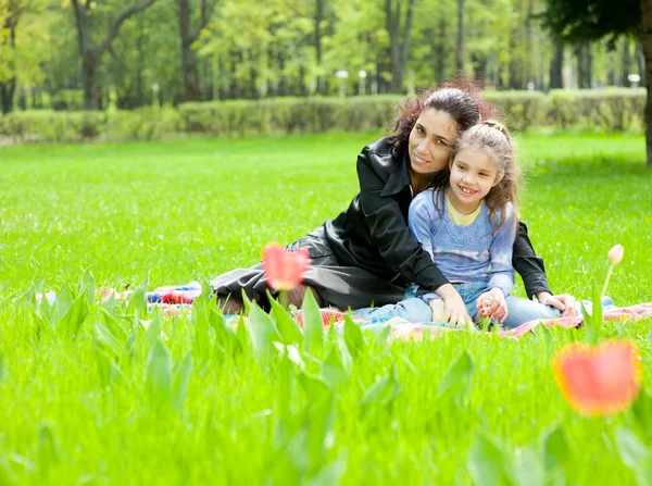 Mother with daughter resting — Stock Photo, Image
