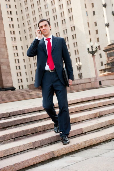 Young businessman calls on mobile — Stock Photo, Image
