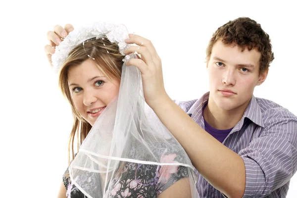 Tentando no véu de casamento — Fotografia de Stock