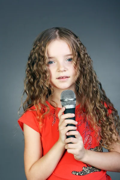 Küçük şarkıcı — Stok fotoğraf