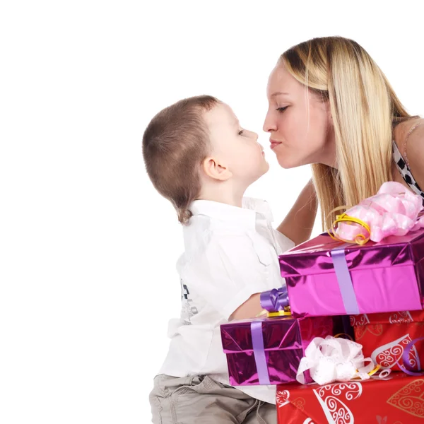 Kuss und Geschenke — Stockfoto