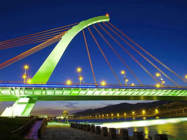Asma köprü ve nehir — Stok fotoğraf