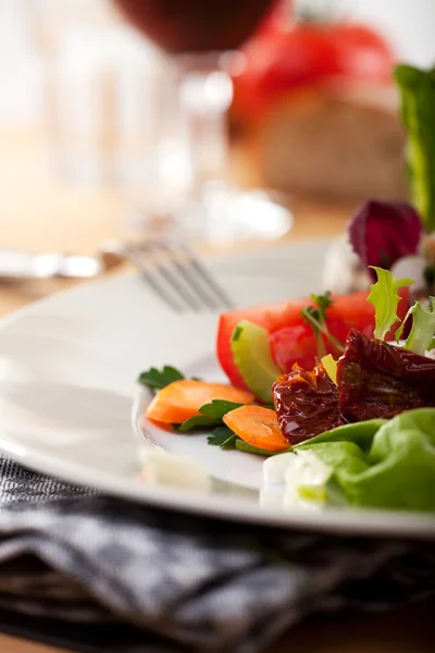 Крупним планом свіжий змішаний салат — стокове фото