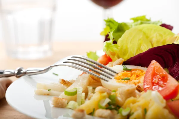 Vers, salade, groen, voedsel, ei, eigeel, aardappel, glas, plaat, gemengd, radijs, — Stockfoto