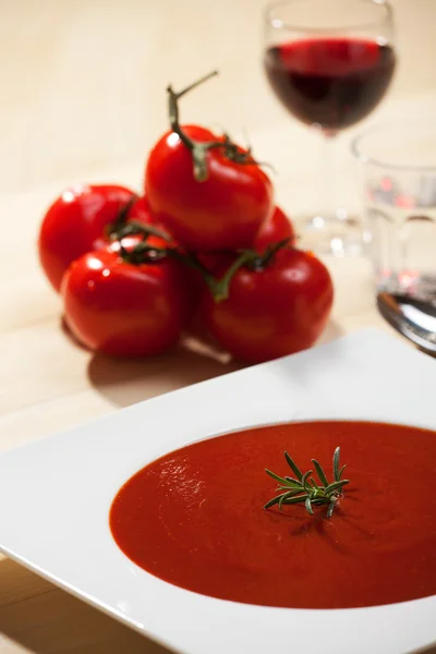 Primer plano de la sopa de tomate fresco —  Fotos de Stock