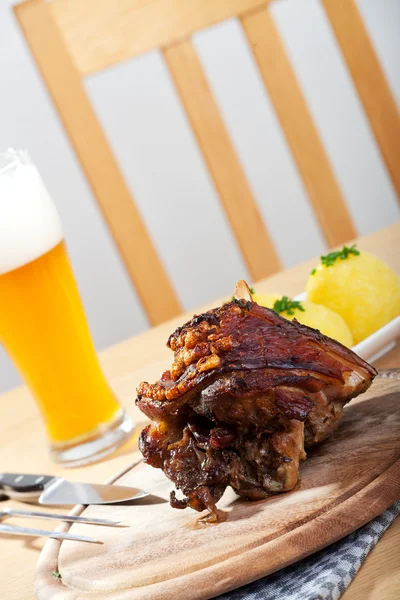 Detalle de un plato de cerdo asado bavariano —  Fotos de Stock