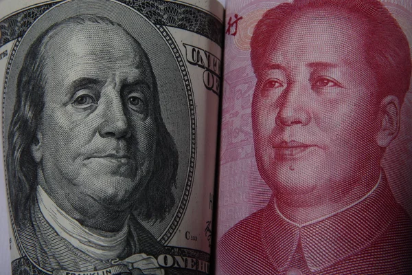 Moeda chinesa e americana — Fotografia de Stock