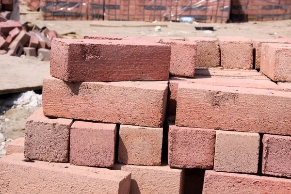Briques sur un chantier de construction — Photo