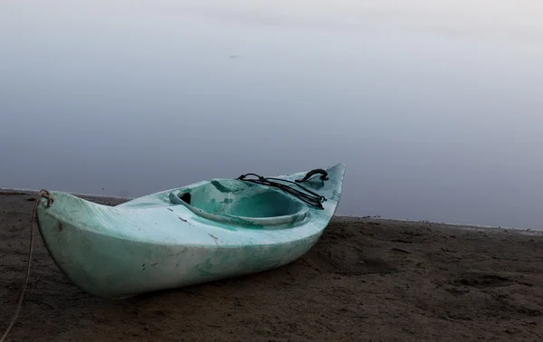 Kayak en la costa —  Fotos de Stock