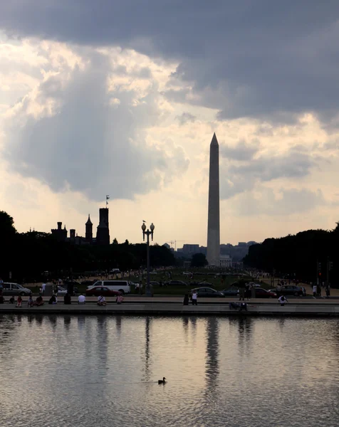 Отрефлексия памятников в Вашингтоне — стоковое фото