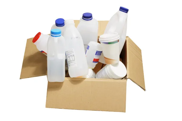 Kunststoffbehälter im Karton — Stockfoto