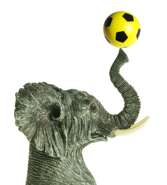 Слон фігурка з футбольним м'ячем — стокове фото