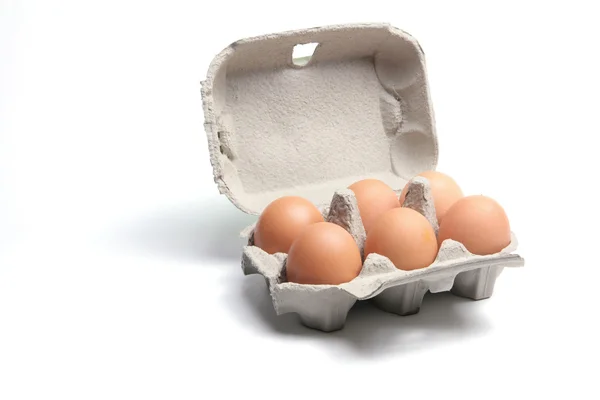 Braune Eier auf Karton — Stockfoto
