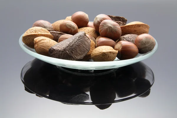 Gemengde noten op plaat — Stockfoto