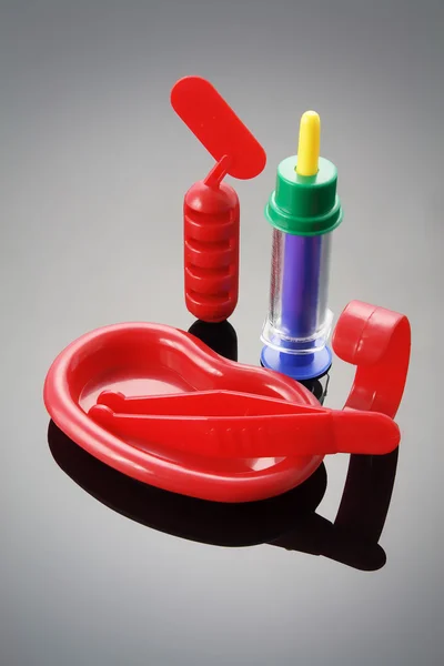 Spielzeug medizinische Instrumente mit Reflexionen — Stockfoto