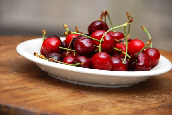 Appetizing fresh cherries — Stock Photo, Image