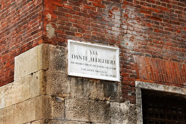 Rada název ulice via dante allighieri ve Veroně — Stock fotografie