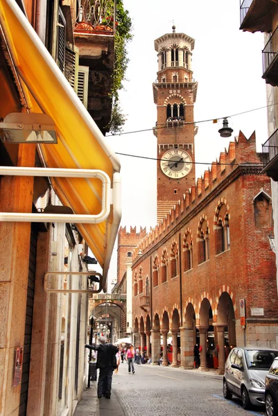 La torre Lamberti en Verona — Foto de Stock