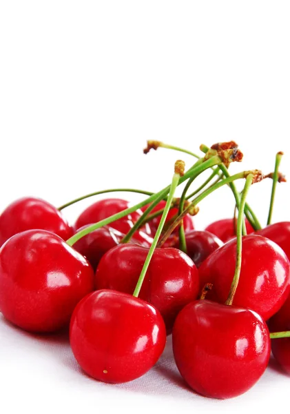 Аппетитные красные вишни — стоковое фото