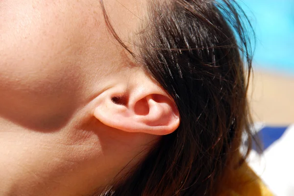 Крупный план уха — стоковое фото