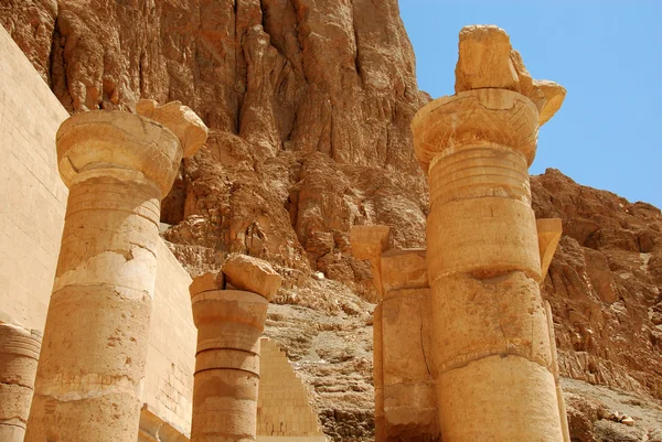 Fragmento del templo egipcio de Hatshepsut — Foto de Stock