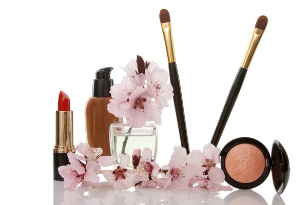Kosmetik und Kirschblüte — Stockfoto