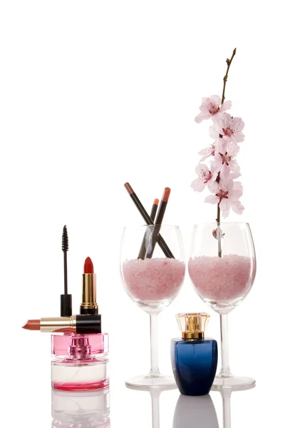 Cosmetici e fiori di ciliegio — Foto Stock