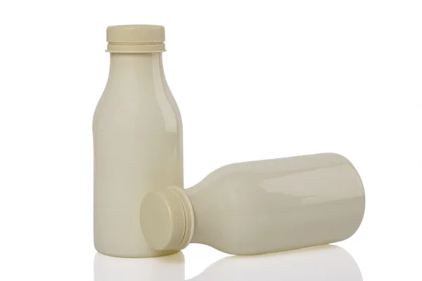 两个牛奶瓶 — 图库照片