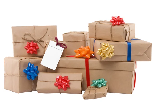 Cajas de regalo con cinta y etiqueta en blanco — Foto de Stock
