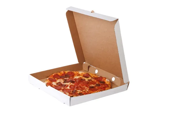Свежая пицца в открытой коробке — стоковое фото