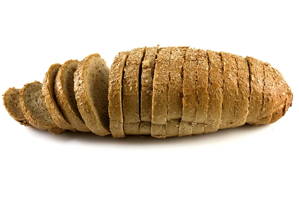 Scheiben braunes Brot isoliert auf weißem Hintergrund — Stockfoto