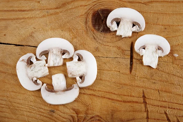 Cogumelo de champignon fresco em fatias — Fotografia de Stock