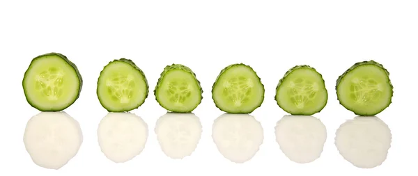 Grüne Gurke in Scheiben geschnitten — Stockfoto