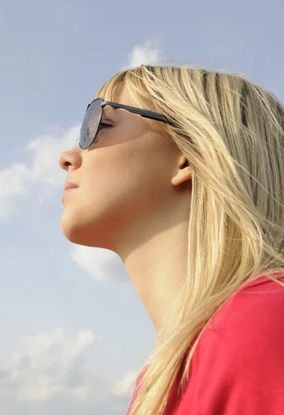 Fiatal nő, napszemüveg — Stock Fotó